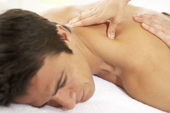 Massage ist nützlich zur Behandlung und Vorbeugung von Osteochondrose der Halswirbelsäule. 