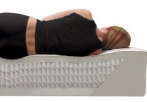 Eine orthopädische Matratze verhindert das Auftreten von Rückenschmerzen nach dem Schlafen