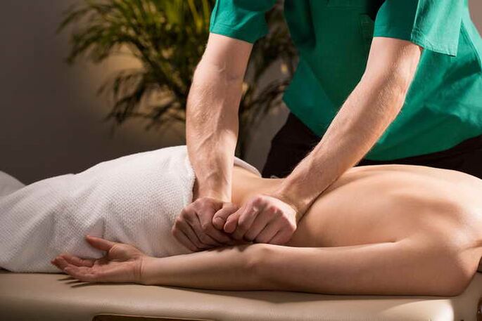 Patientenmassage mit Osteochondrose