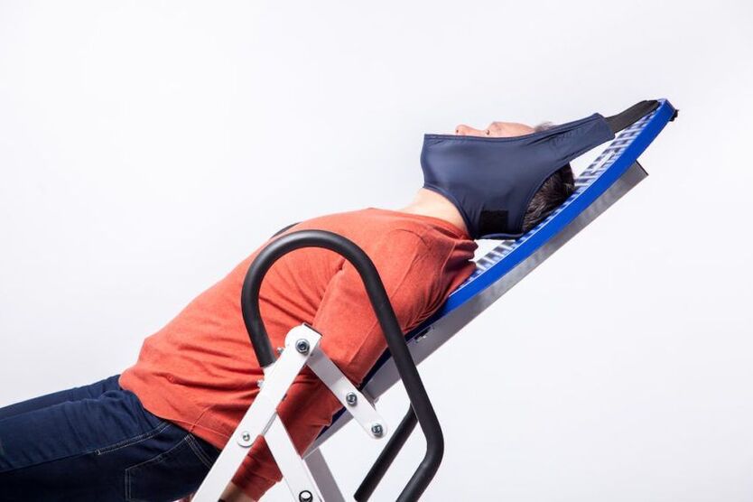 Traktionstherapie bei zervikaler Osteochondrose.